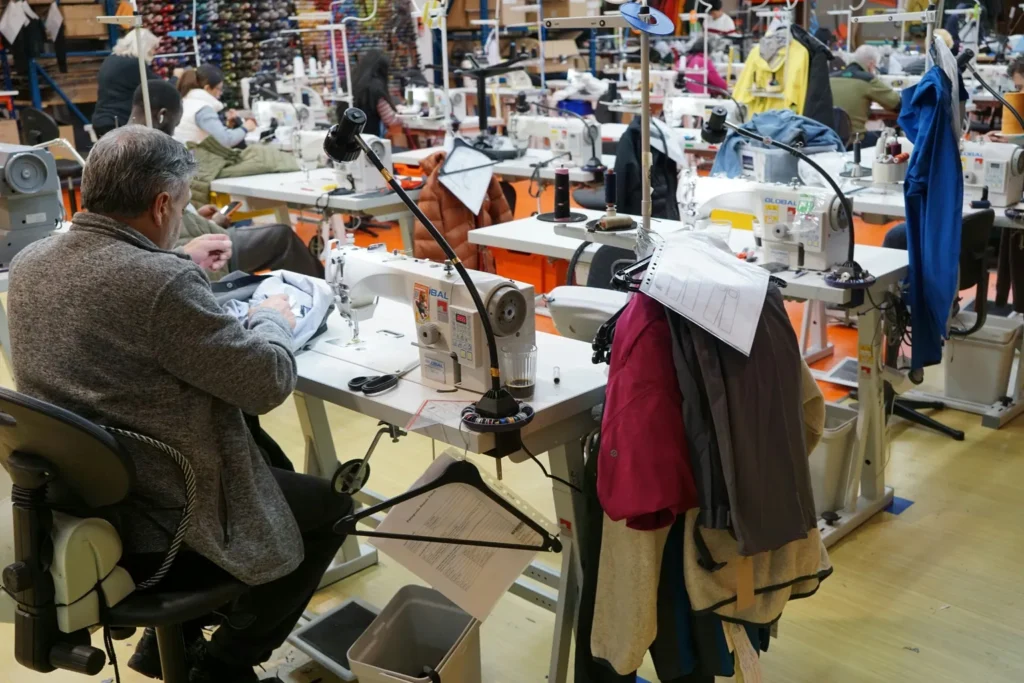 Clothing manufacturing cost in Pakistan – garment production